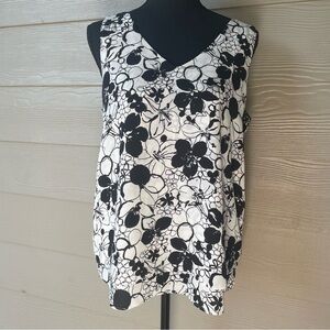 Ann Taylor Factory Women’s Black and White Floral Blouse, Size MP